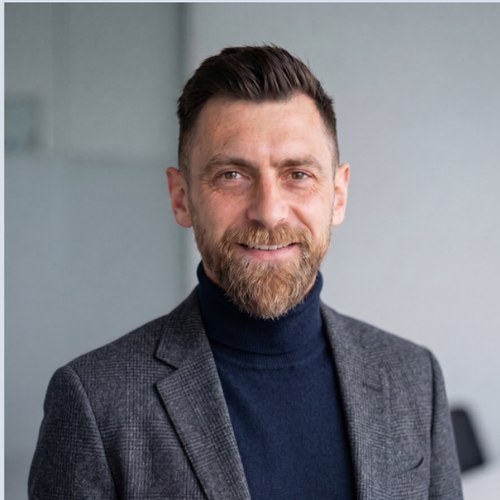 Portraitfoto von Emrah Sari